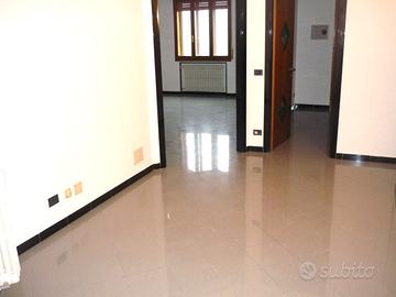 MODENA Strada Morane Ampio appartamento con garage