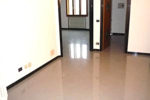 MODENA Strada Morane Ampio appartamento con garage