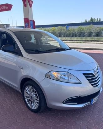 Lancia Ypsilon 1.2 69 CV 5 porte GPL Ecochic Plati