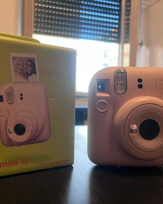 Instax mini 12 Blossom Pink, come nuova, 2 cover