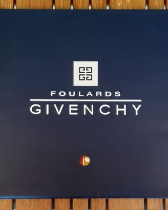 Foulard Givenchy in pura seta