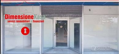 Immobile di 1000 m² con 2 locali a Nola