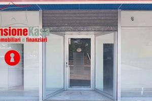 Immobile di 1000 m² con 2 locali a Nola
