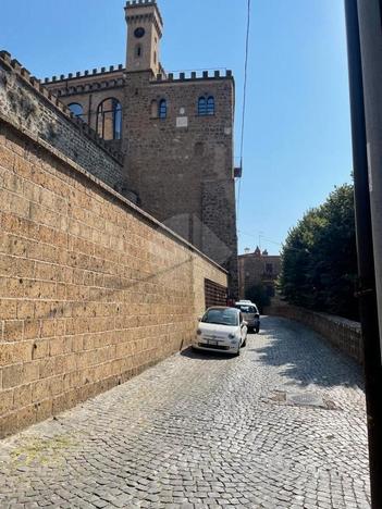 Palazzetto cielo-terra indipendente