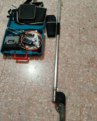 forbice potatura a batteria su asta