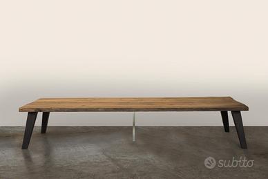 Tavoli da travi antiche di recupero