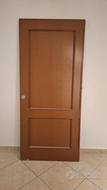 Specchio con cornice in legno