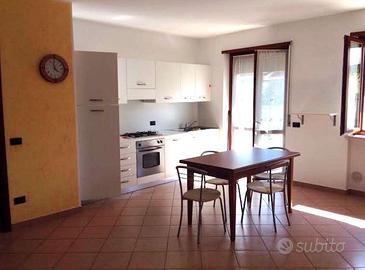 BILOCALE CON GIARDINO PRIVATO E GARAGE DOPPIO!