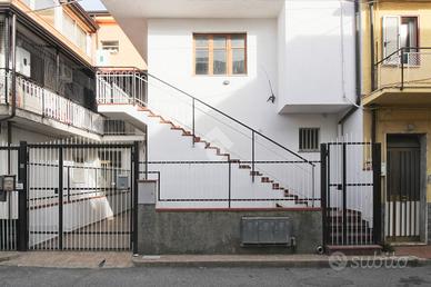 2 LOCALI A BOTRICELLO