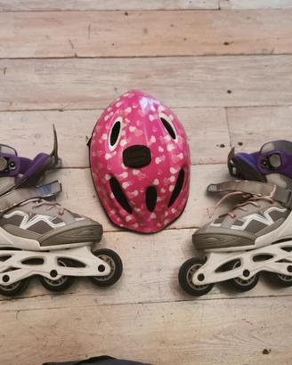 pattini linea e casco pattinaggio o bicicletta