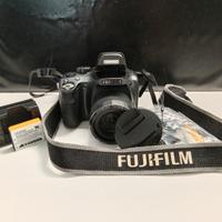 Fujifilm FinePix SL260 con treppiede e custodia