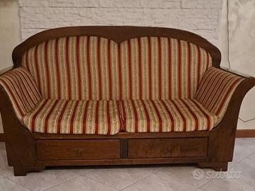 divano con due cassetti 