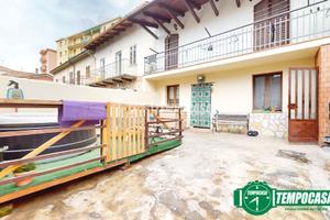 CASA INDIPENDENTE CON CORTILE !!