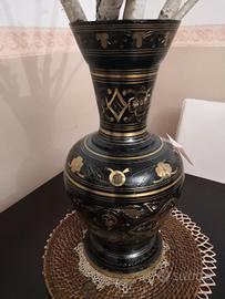 Vaso in metallo 
