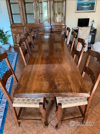 Tavolo in legno di noce