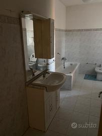 Mobile bagno con lavabo e pensile – bianco