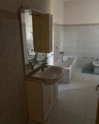 Mobile bagno con lavabo e pensile – bianco