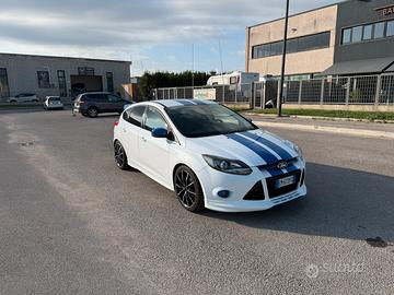 Ford Focus 1.6 turbo benzina