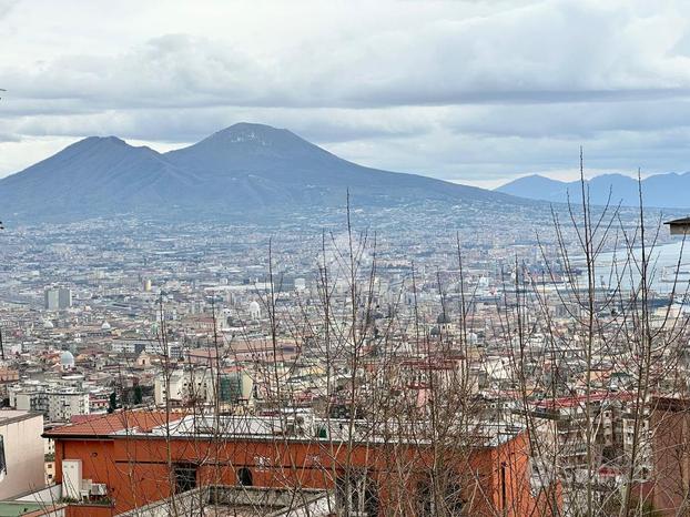 4 LOCALI A NAPOLI