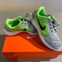 Sneaker NIKE revolution 40