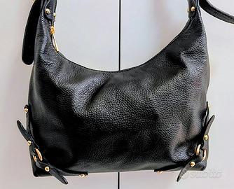 Borsa da donna vera pelle colore nero firmata.