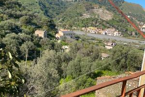 Casa e terreno a Santa Teresa Di Riva