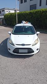  Auto Ford Fiesta 