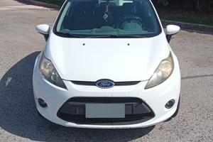  Auto Ford Fiesta 