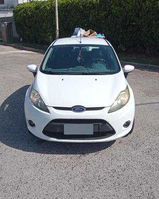  Auto Ford Fiesta 