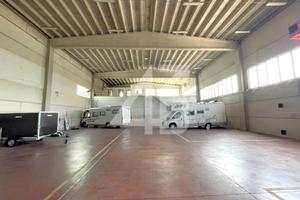 CAPANNONE CON OTTIME ALTEZZE - 935 M² - LOC. DOMIO