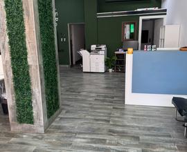 Negozio c1 allestito come ufficio
