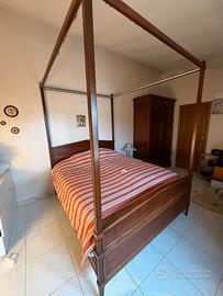 Letto a baldacchino