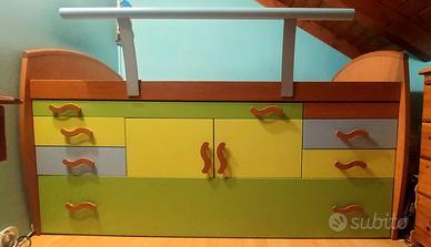 Mobile con due letti e scrivania 