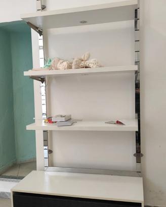 scaffali n. 3 di colore bianco