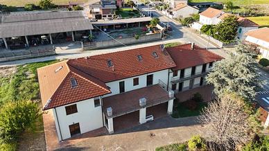 Casa indipendente di 284 m² con più di 5 locali a 