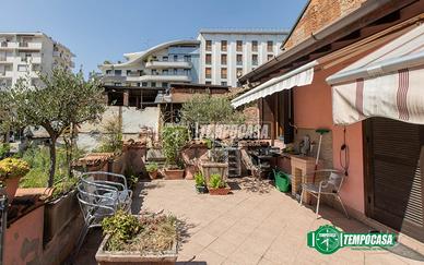 4 LOCALI CON TERRAZZO