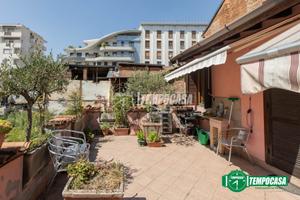 4 LOCALI CON TERRAZZO