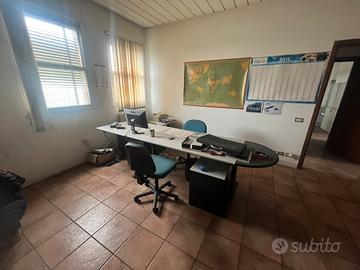 Scrivania-ufficio-mobili