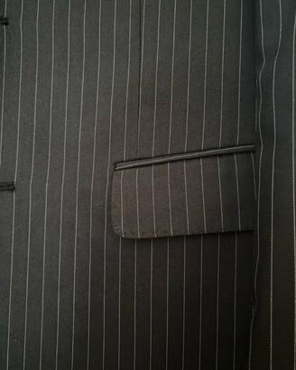 Vestito elegante con giacca e pantalone gessato