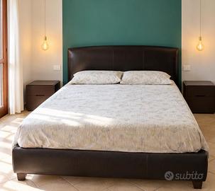 Letto in pelle contenitore e comodini