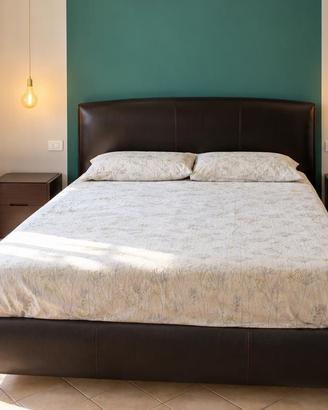Letto in pelle contenitore e comodini