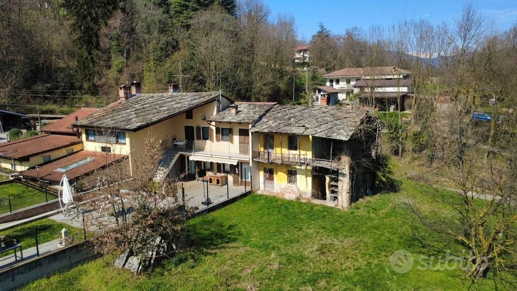 Rustico / Casale di 166 m² con più di 5 locali a B - Vista 5