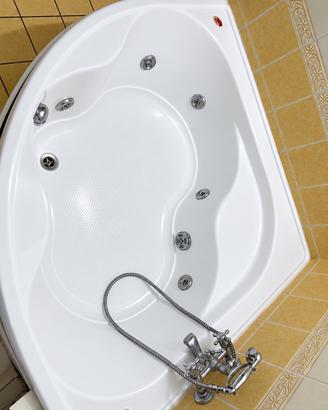 🛁 Vasca idromassaggio angolare