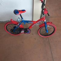 Bicicletta e vaschetta per il bagnetto