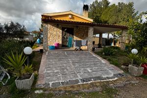 Casa agricola con 3500 mq di terreno