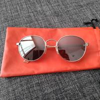 occhiali da sole da ragazzo