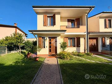 VILLA A SCHIERA A PIEVE DI SOLIGO