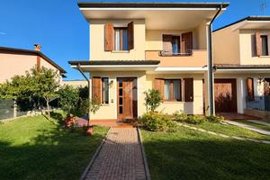 VILLA A SCHIERA A PIEVE DI SOLIGO