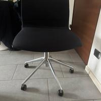 Otto Chair marca B&B Italia nera