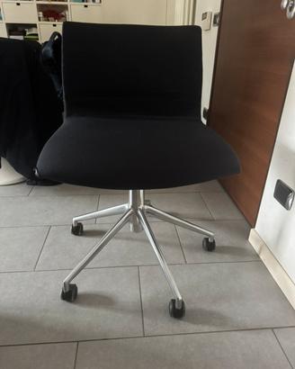 Otto Chair marca B&B Italia nera
